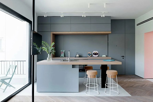 Удобство и функциональность прямоугольных моек с крылом